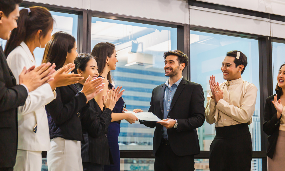 How to Show Employee Appreciation this Holiday Season🎄